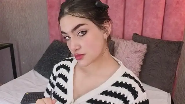Snapshot of Alexa_Thaylor_ chatting on April 7, 2026, 3:25 pm Alexa Thaylor online show from April 7, 2026, 3:25 pm
