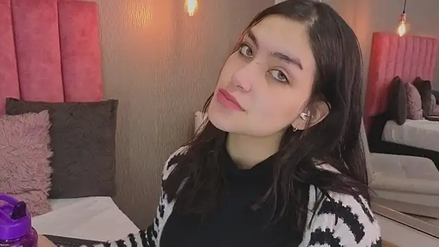 Snapshot of Alexa_Thaylor_ chatting on April 8, 2026, 3:02 pm Alexa Thaylor online show from April 8, 2026, 3:02 pm