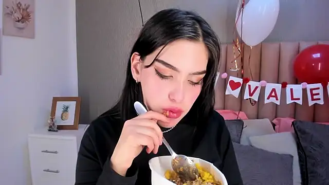 Snapshot of Alexa_Thaylor_ chatting on February 16, 2025, 8:22 pm Alexa Thaylor online show from February 16, 2025, 8:22 pm