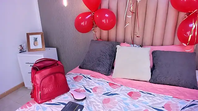 Snapshot of Alexa_Thaylor_ chatting on February 24, 2025, 5:20 pm Alexa Thaylor online show from February 24, 2025, 5:20 pm