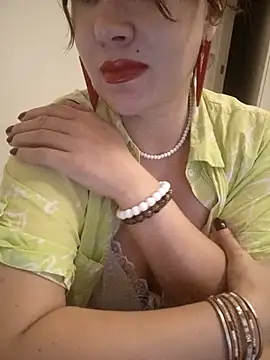 Snapshot of ROXOLANAA_SEXY chatting on October 22, 2025, 5:23 pm ROXOLANAA SEXY online show from October 22, 2025, 5:23 pm