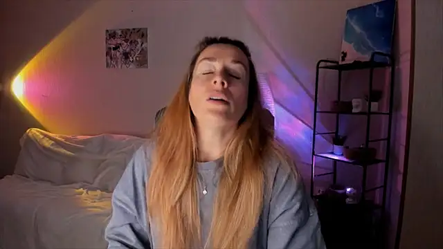 RebeccaMartinez online show from October 26, 2025, 11:10 am