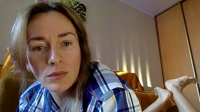 RebeccaMartinez online show from March 10, 2025, 1:43 pm