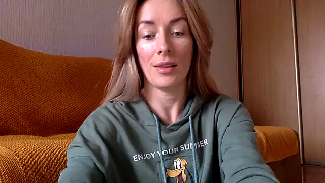 RebeccaMartinez online show from March 18, 2025, 11:44 am