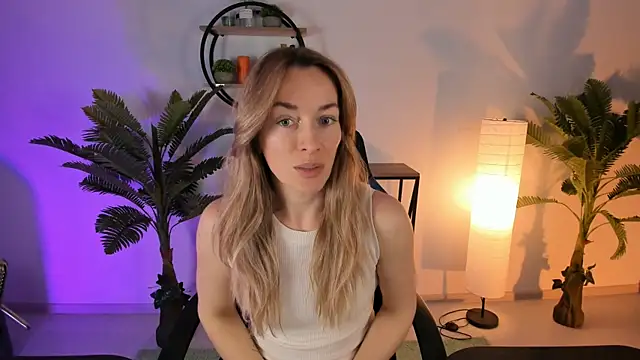 RebeccaMartinez online show from February 17, 2025, 5:14 am