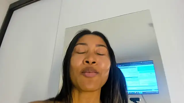 Snapshot of rachel_evansxx chatting on February 2, 2025, 9:02 pm rachel evansxx online show from February 2, 2025, 9:02 pm