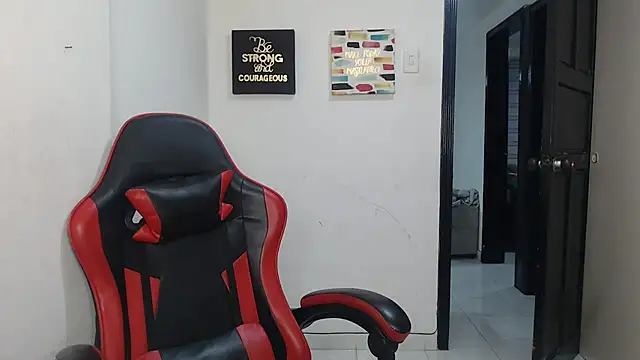 Liamiler01  online show from November 11, 2025, 12:05 am