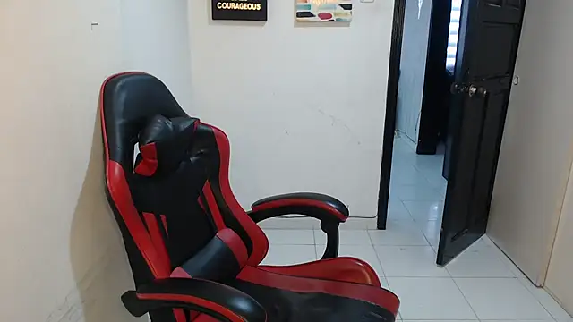 Liamiler01  online show from February 6, 2026, 12:34 pm