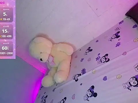 katie white online show from October 6, 2025, 1:01 pm