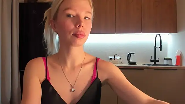 Snapshot of Olivia_Bells chatting on January 10, 2025, 8:37 pm Olivia Bells online show from January 10, 2025, 8:37 pm