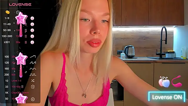 Snapshot of Olivia_Bells chatting on September 22, 2025, 10:05 pm Olivia Bells online show from September 22, 2025, 10:05 pm