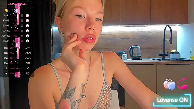 Snapshot of Olivia_Bells chatting on September 9, 2025, 10:30 pm Olivia Bells online show from September 9, 2025, 10:30 pm