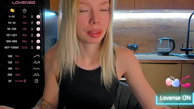 Snapshot of Olivia_Bells chatting on February 21, 2026, 9:39 pm Olivia Bells online show from February 21, 2026, 9:39 pm