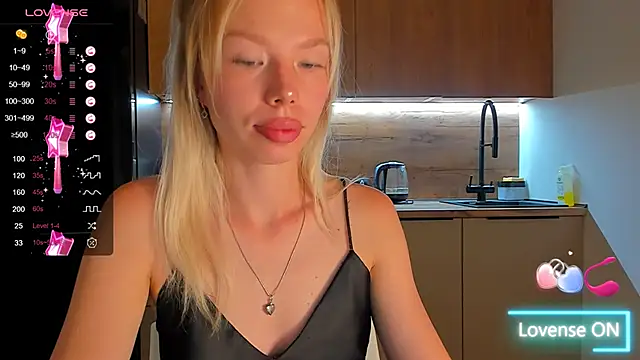 Snapshot of Olivia_Bells chatting on September 8, 2025, 10:09 pm Olivia Bells online show from September 8, 2025, 10:09 pm