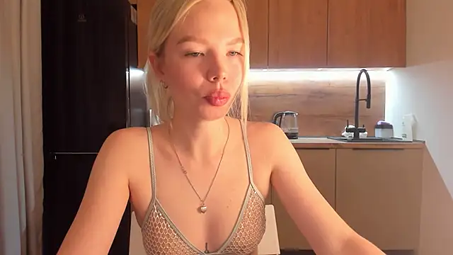 Snapshot of Olivia_Bells chatting on March 15, 2025, 9:05 pm Olivia Bells online show from March 15, 2025, 9:05 pm