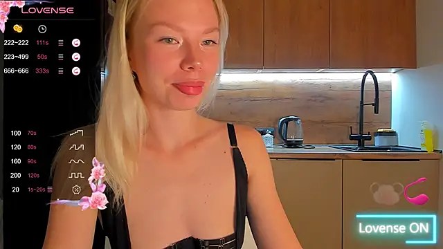 Snapshot of Olivia_Bells chatting on October 14, 2025, 10:20 pm Olivia Bells online show from October 14, 2025, 10:20 pm