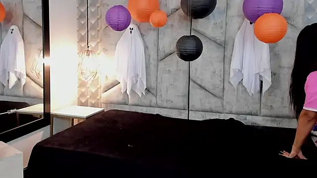 Snapshot of NiicolleMiller chatting on October 27, 2025, 11:22 am NiicolleMiller online show from October 27, 2025, 11:22 am