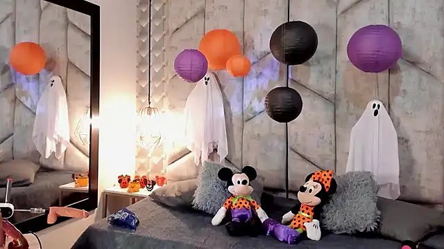 Snapshot of NiicolleMiller chatting on October 30, 2025, 11:41 am NiicolleMiller online show from October 30, 2025, 11:41 am