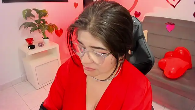 Snapshot of BellaFlaming chatting on February 14, 2025, 6:40 pm BellaFlaming online show from February 14, 2025, 6:40 pm