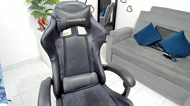 Snapshot of BellaFlaming chatting on March 8, 2025, 11:16 am BellaFlaming online show from March 8, 2025, 11:16 am