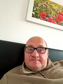 vanjbi45 online show from November 2, 2025, 9:03 am