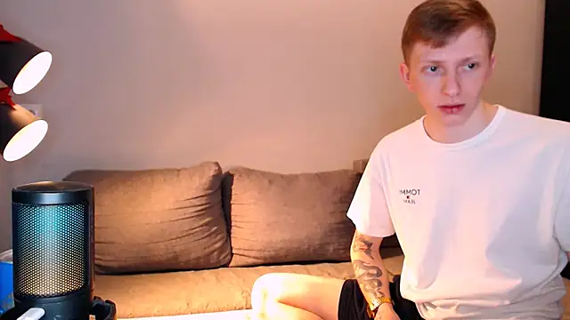 Snapshot of juliaanddima chatting on November 24, 2025, 9:42 am juliaanddima online show from November 24, 2025, 9:42 am