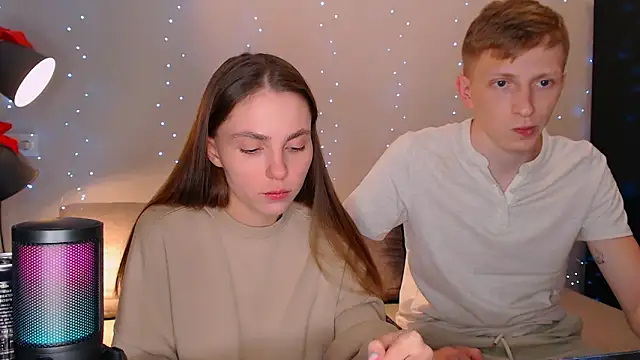 juliaanddima online show from February 14, 2025, 9:10 pm