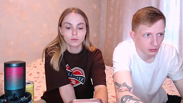juliaanddima online show from June 19, 2026, 8:42 am