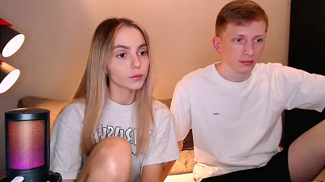 Snapshot of juliaanddima chatting on November 10, 2025, 10:04 pm juliaanddima online show from November 10, 2025, 10:04 pm