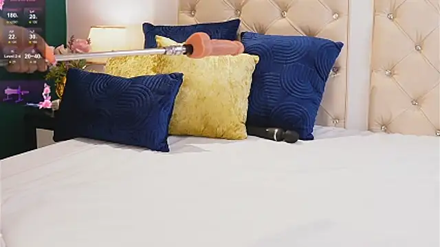 caroline adams  online show from April 11, 2026, 11:41 pm