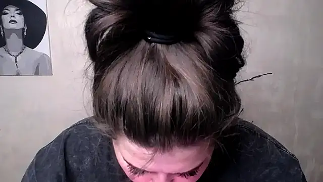 Emily Mo online show from September 18, 2025, 5:21 am