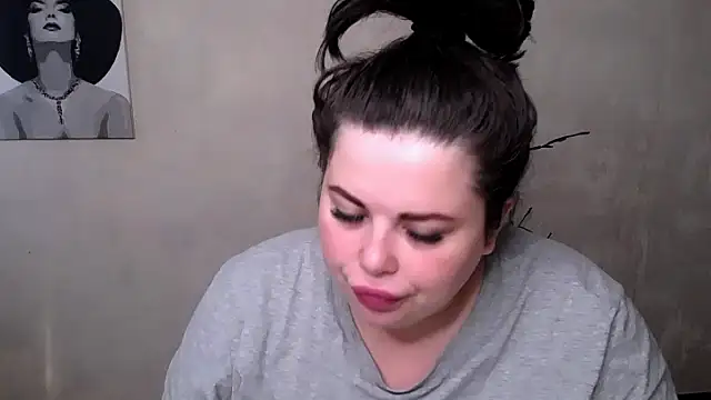 Emily Mo online show from September 16, 2025, 5:41 am