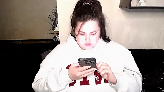 Emily Mo online show from October 26, 2025, 6:36 am