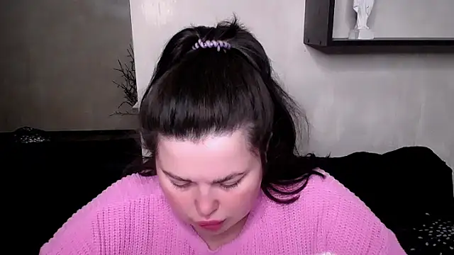 Emily Mo online show from October 19, 2025, 5:43 am