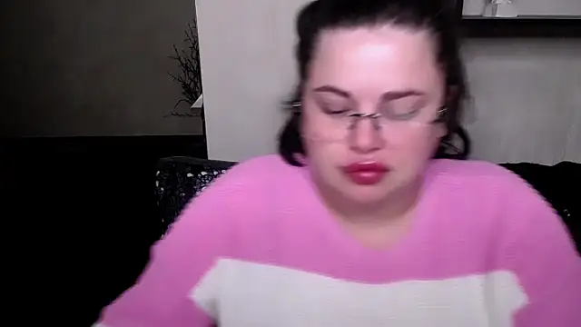 Emily Mo online show from October 11, 2025, 6:03 am