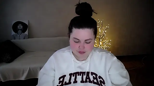 Emily Mo online show from May 28, 2026, 5:37 am