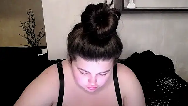 Emily Mo online show from November 12, 2025, 6:50 am