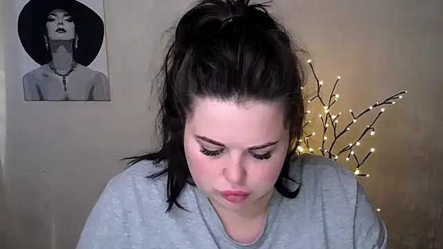 Emily Mo online show from September 22, 2025, 5:57 am