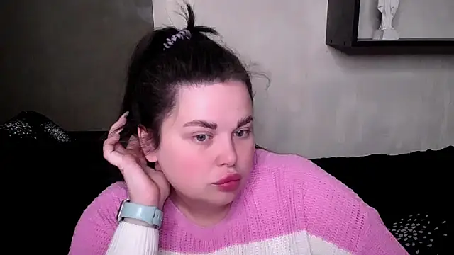 Emily Mo online show from October 9, 2025, 5:41 am