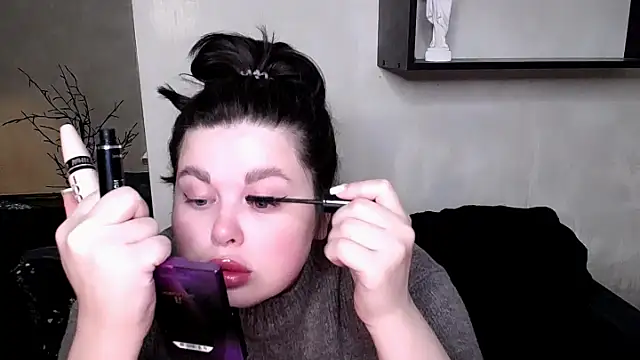 Emily Mo online show from November 9, 2025, 6:39 am