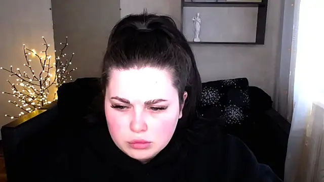 Emily Mo online show from March 17, 2025, 9:55 am