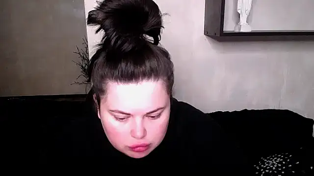 Emily Mo online show from October 13, 2025, 5:20 am