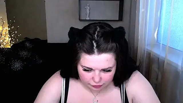 Emily Mo online show from March 19, 2025, 9:28 am