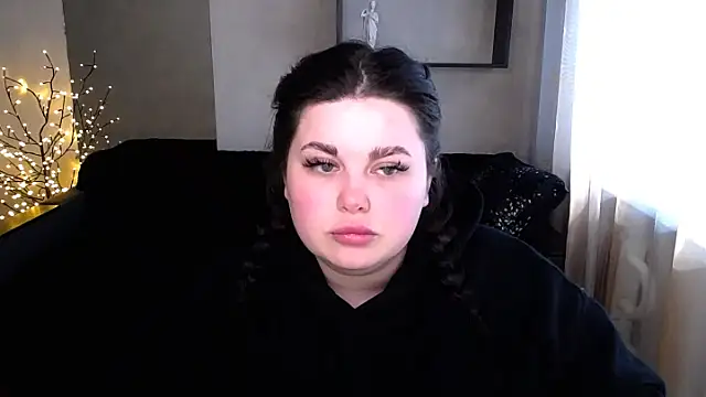 Emily Mo online show from March 21, 2025, 9:34 am