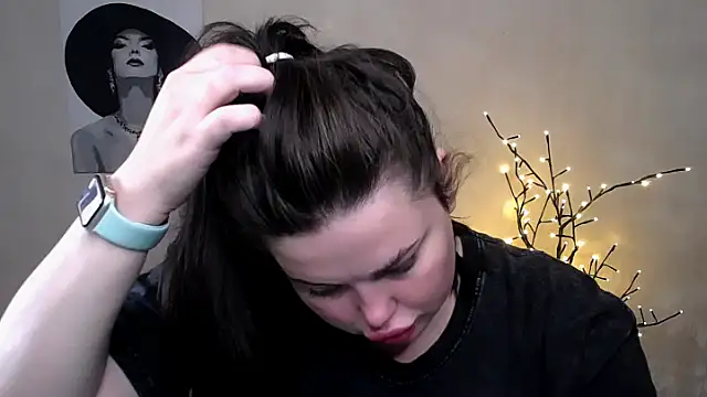 Emily Mo online show from September 9, 2025, 5:39 am