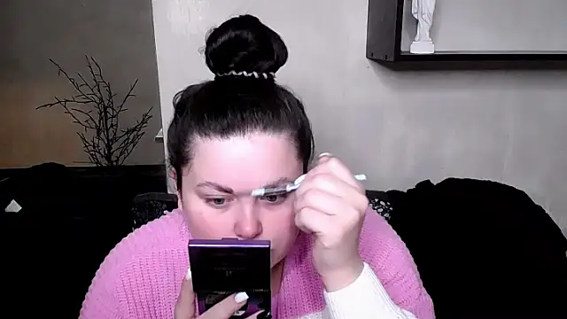 Emily Mo online show from November 6, 2025, 6:39 am