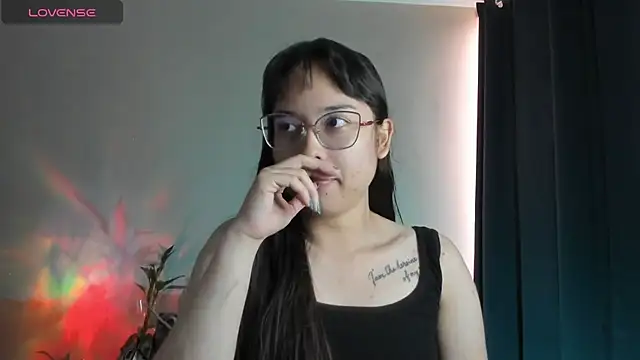 shantalc3rezo online show from October 13, 2025, 8:54 pm