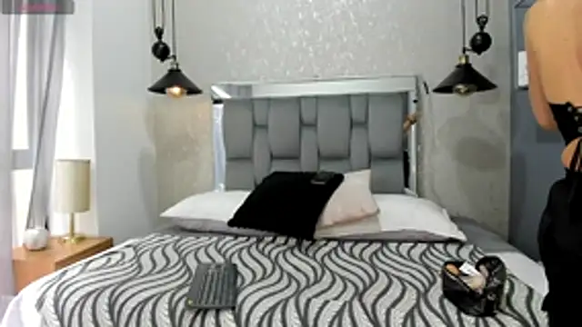 mia thompsonn  online show from June 19, 2026, 2:12 pm