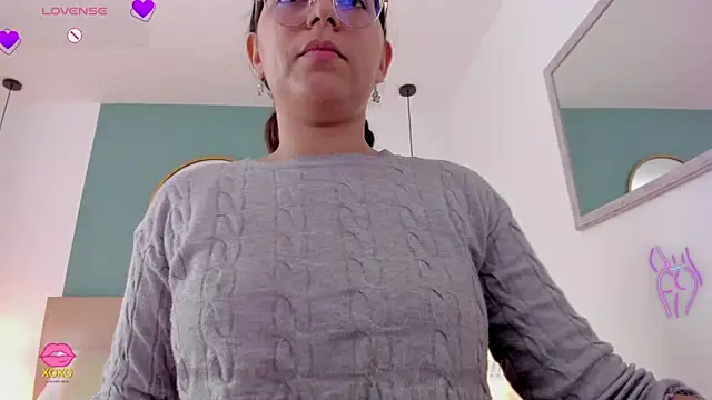 lucy blue28 online show from May 4, 2026, 1:03 pm