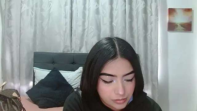 eva six online show from October 13, 2025, 6:53 pm